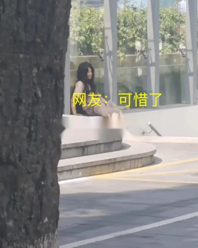 广东女子被情所困，衣着脏乱惹人心疼，网友：长得漂亮，可惜了